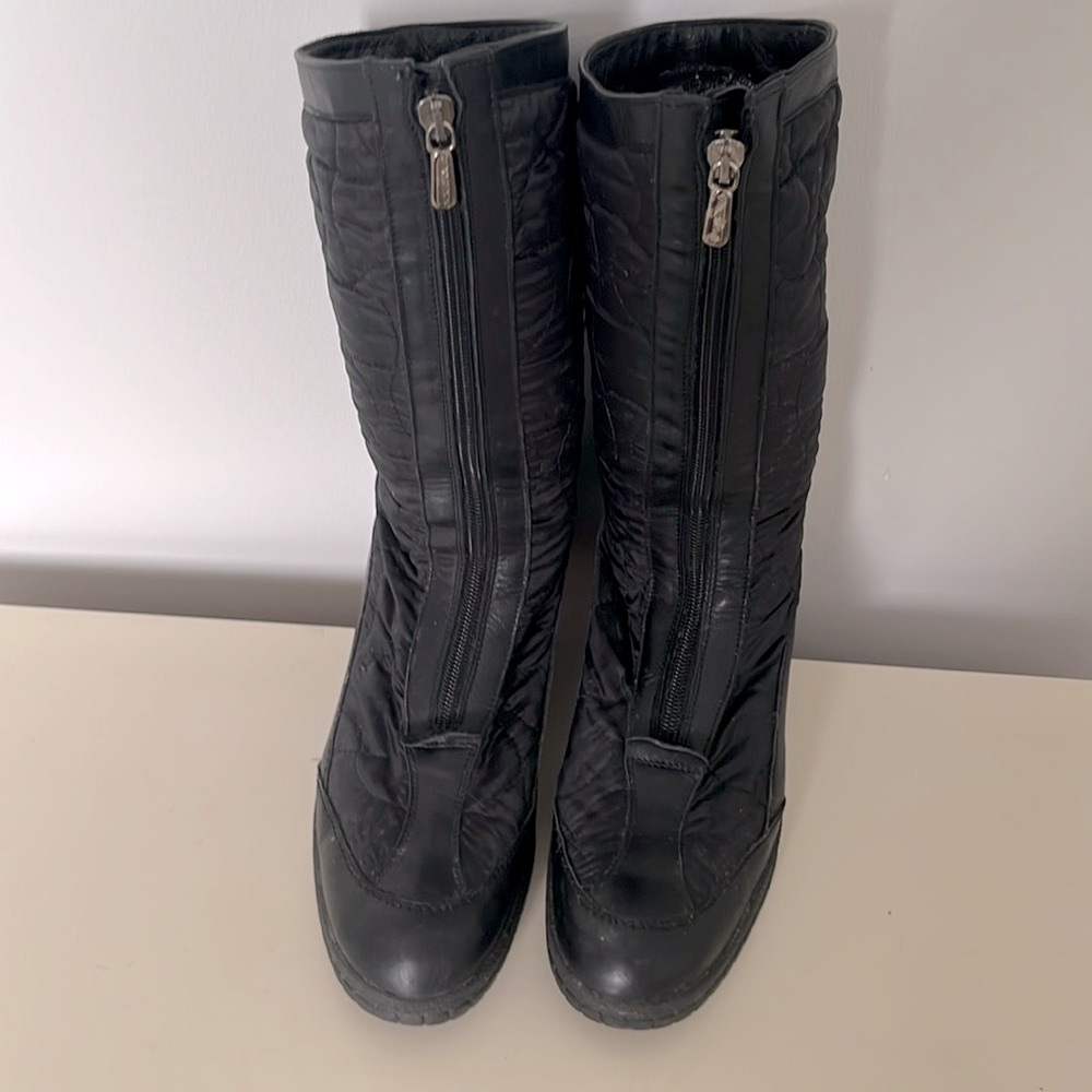 Aquatalia Chic Black Quilted Boots with Front Zipper, Narrow Fit, US 7